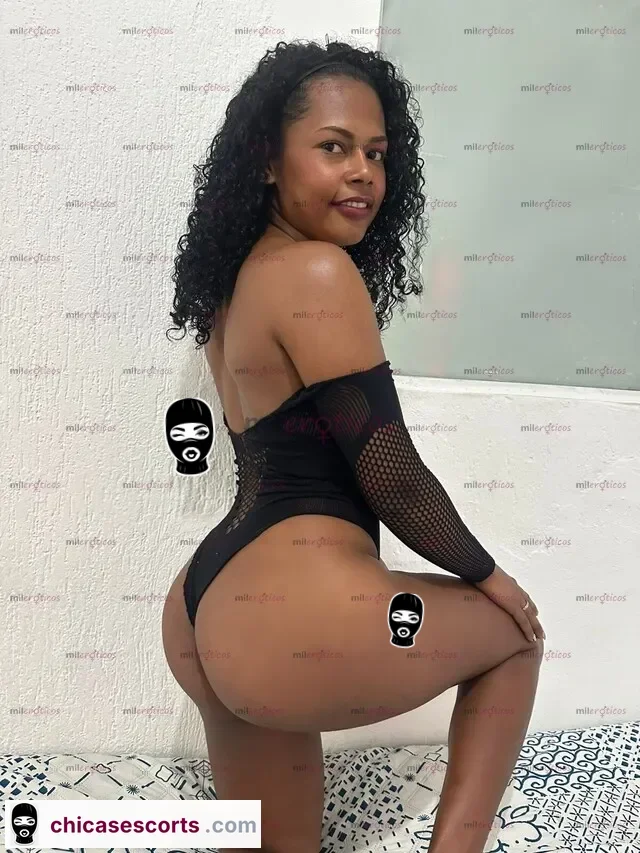 Foto de Hermosa Morena Divertida Y Muy Apasionada Antonella En Bosa EstacióN — imagen 5