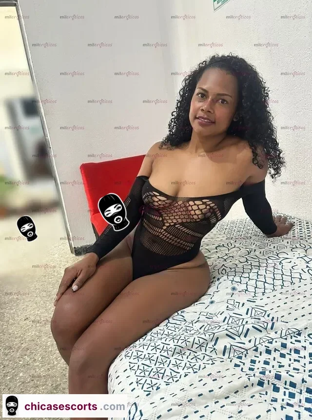 Foto de Hermosa Morena Divertida Y Muy Apasionada Antonella En Bosa EstacióN — imagen 7