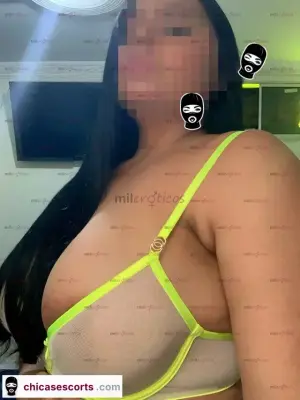 Fogosa Y Ardiente Pelinegra De Grandes Tetas, Escorts en Bogotá — 27 años