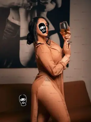 Juana, TentacióN Elegante Para Gustos Exigentes, Escorts en Medellín — 21 años