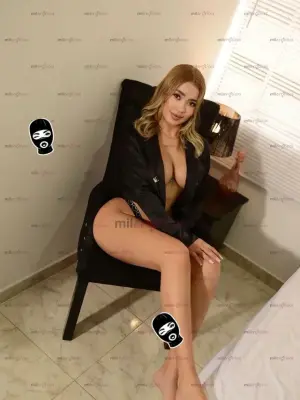 Karina Bomba Sexual Estrecha Dispuesta A Todo Escribeme, Escorts en Medellín, Colombia — 18 años