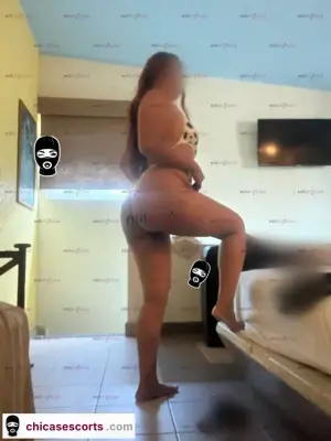 Morenita Y Apretadita Con Garganta Profunda, Escorts en Bogotá — 19 años