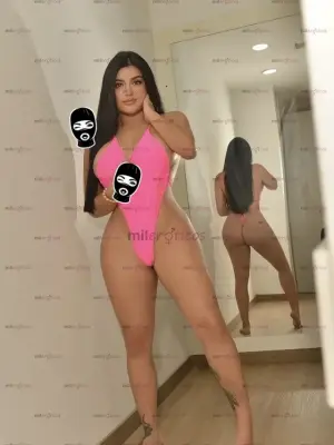 Pelinegra Caliente Con Carita De MuñEquita Sere Tu Mejor Fantasia Escribeme, Escorts en Medellín — 18 años