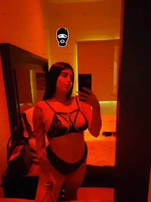 Carolina, Escorts en Bogotá, Colombia — 18 años