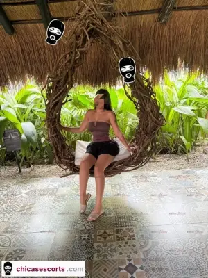 Hermosa Joven Con Caricias Y Besos Apasionados, Escorts en Bogotá, Colombia — 19 años